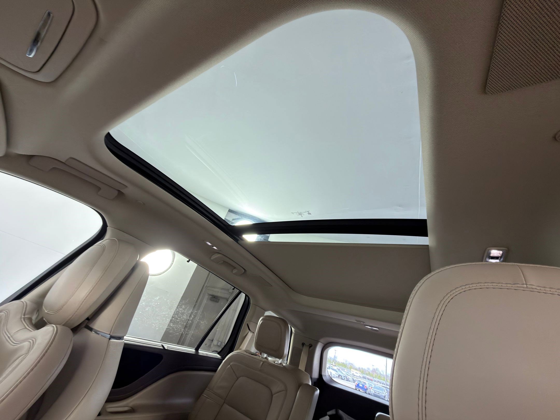 Used 2022 Lincoln Aviator Reserve w/ Equipment Group 201A image 13