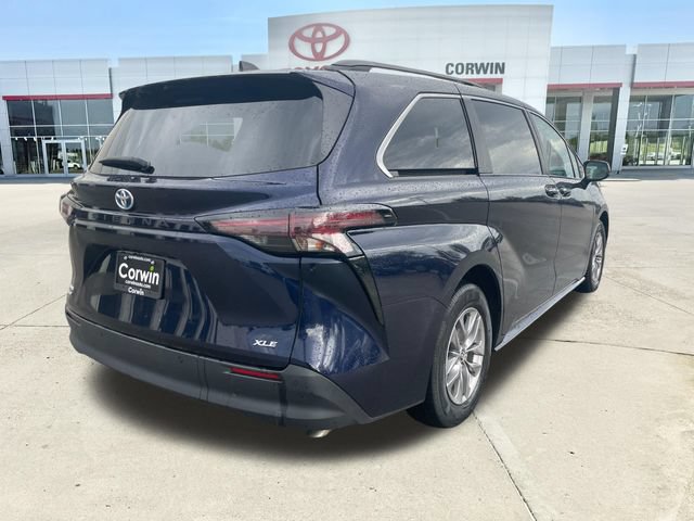 Used 2025 Toyota Sienna XLE FWD image 5