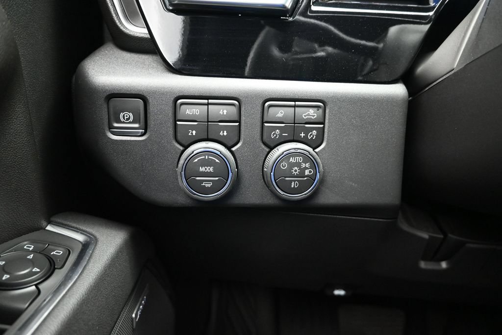 Used 2026 Chevrolet Silverado 1500 LT Trail Boss w/ Safety Package AWD/4WD image 17