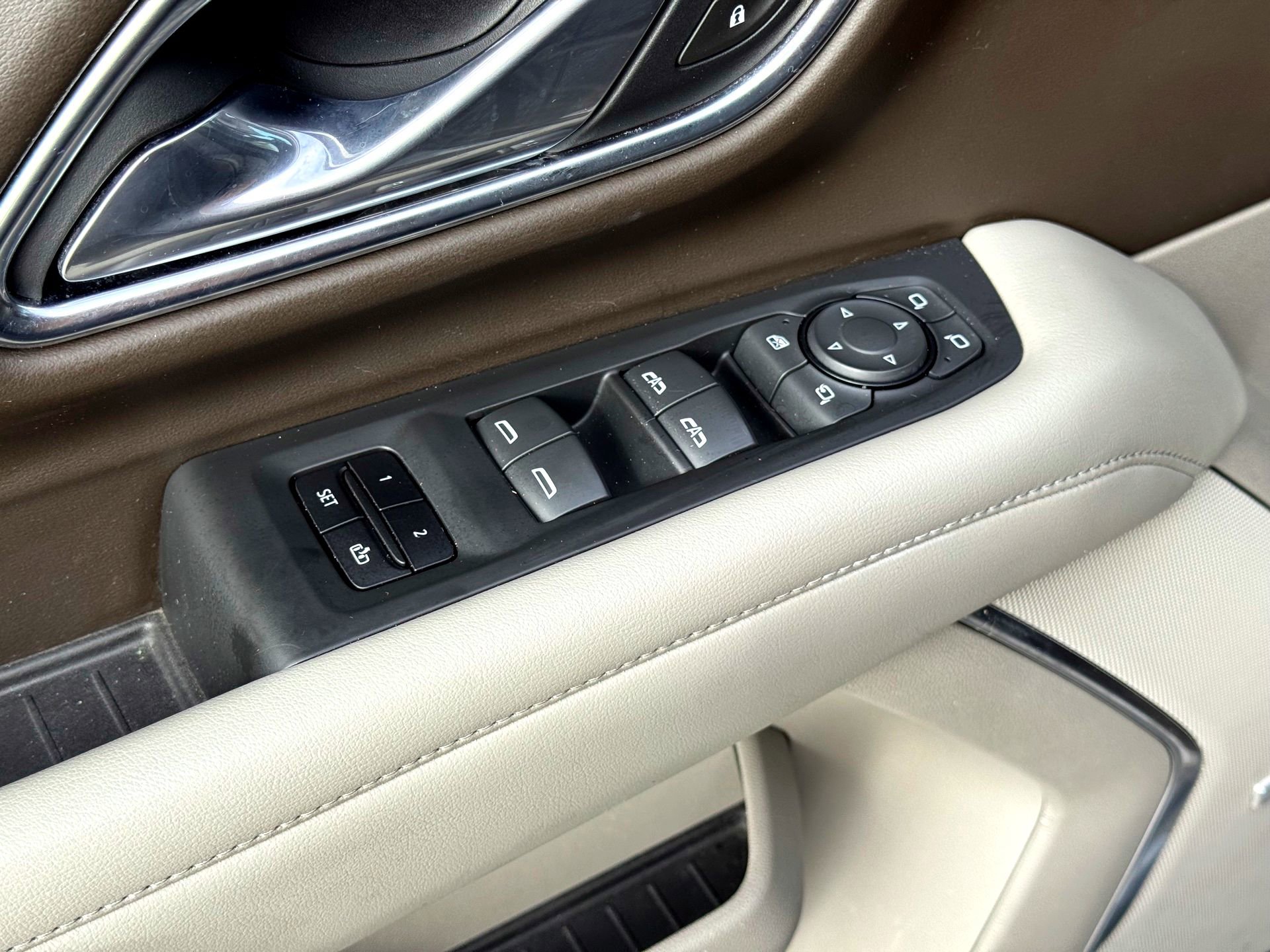 Used 2021 Chevrolet Tahoe Z71 w/ Z71 Off-Road Package image 16