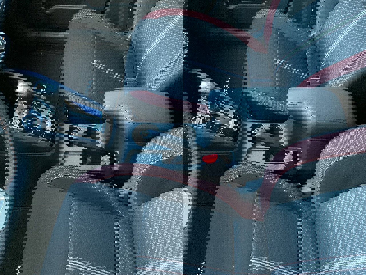 New 2025 Nissan Versa SR w/ Trunk Package image 30