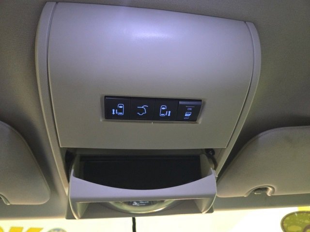 Used 2015 Chrysler Town & Country Touring image 48