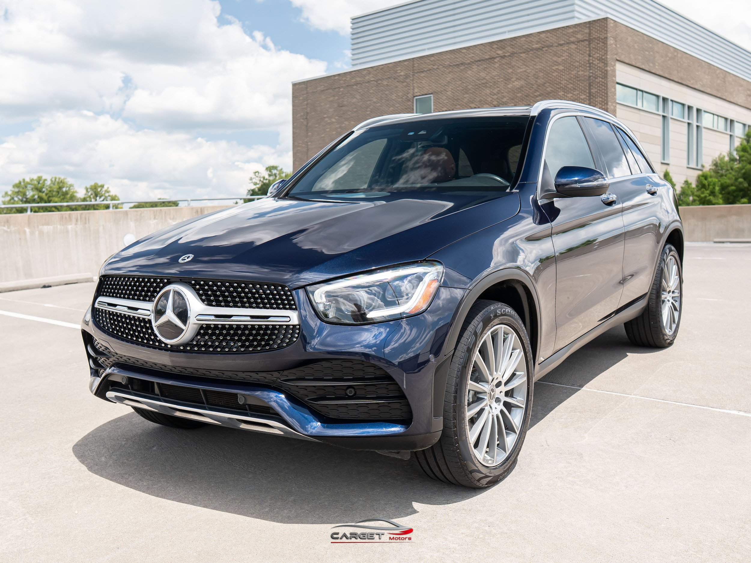 Used 2021 Mercedes-Benz GLC 300 4MATIC w/ AMG Line image 3