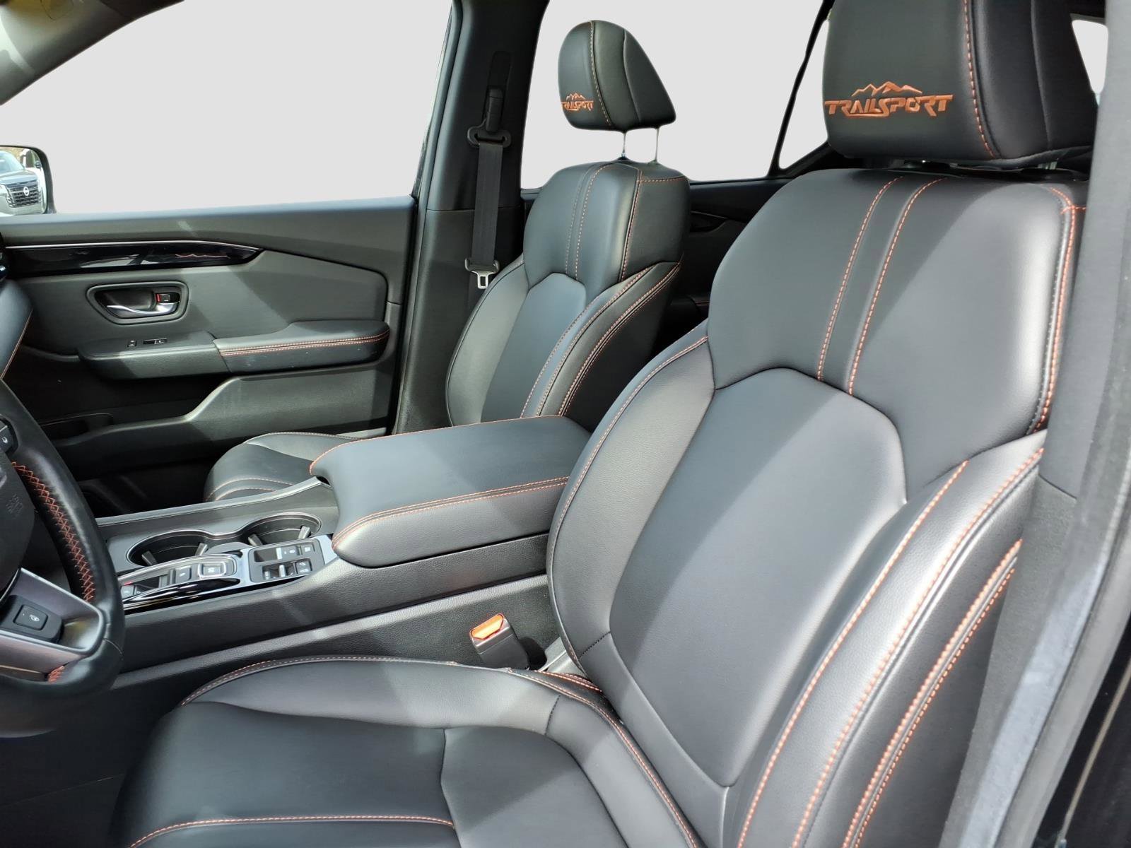 Used 2025 Honda Pilot TrailSport image 12