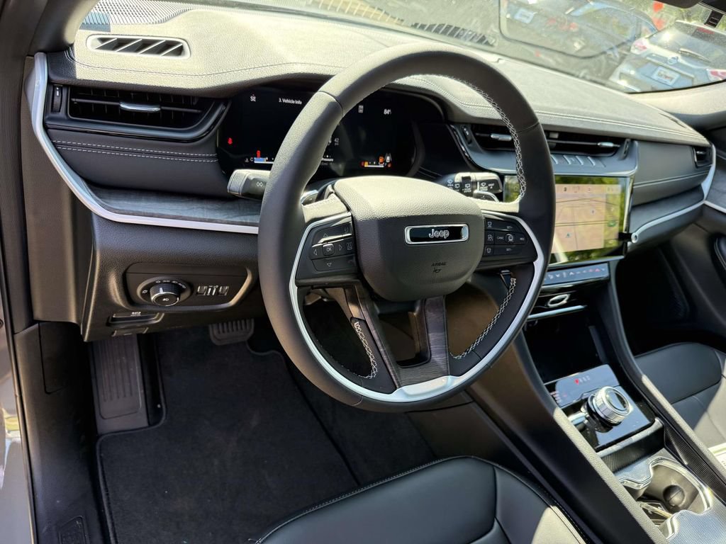 New 2027 Jeep Grand Cherokee Limited AWD/4WD image 2