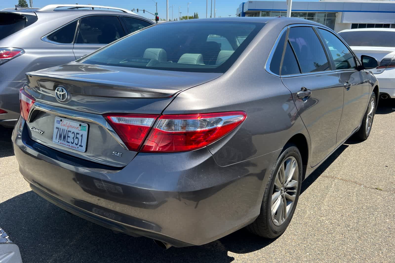 Used 2016 Toyota Camry SE FWD image 2