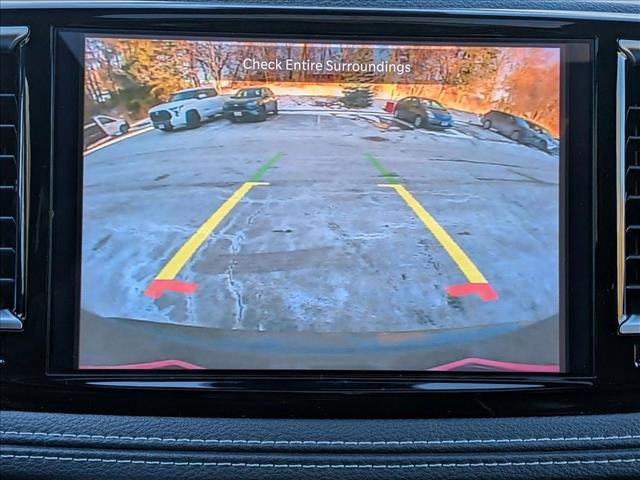 Used 2025 Chrysler Pacifica Limited FWD image 13