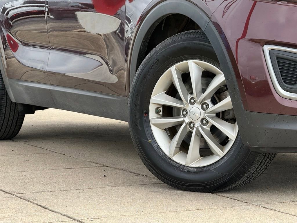 Used 2017 Kia Sorento LX image 10