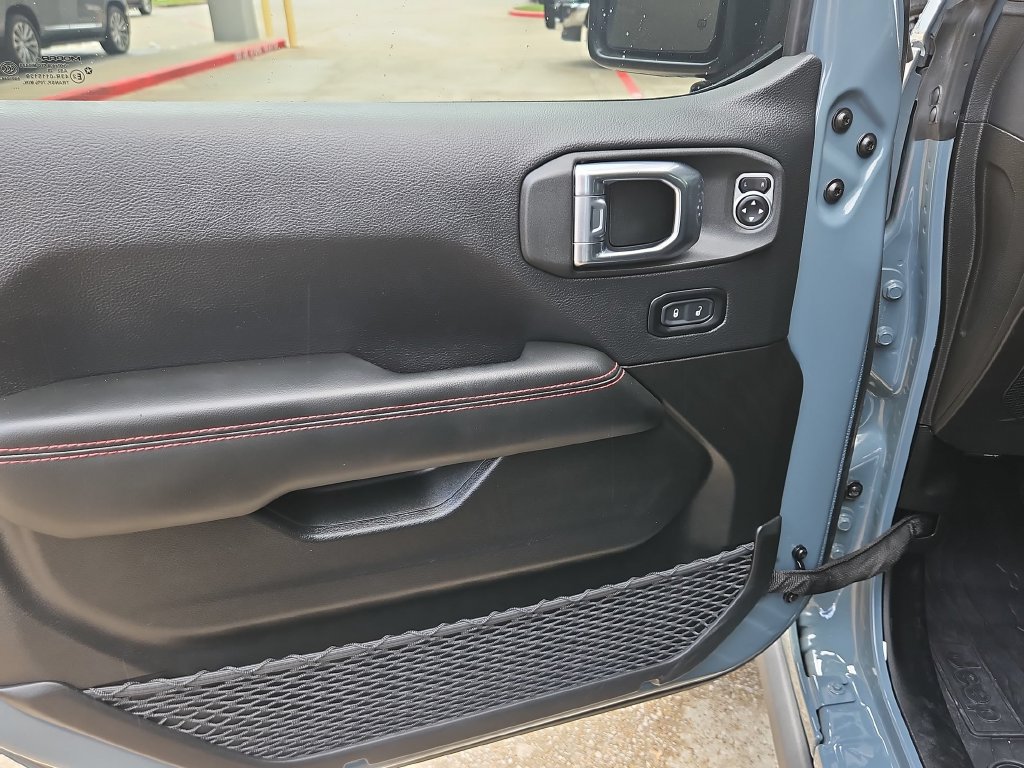 Used 2025 Jeep Gladiator Rubicon w/ Convenience Group AWD/4WD image 14