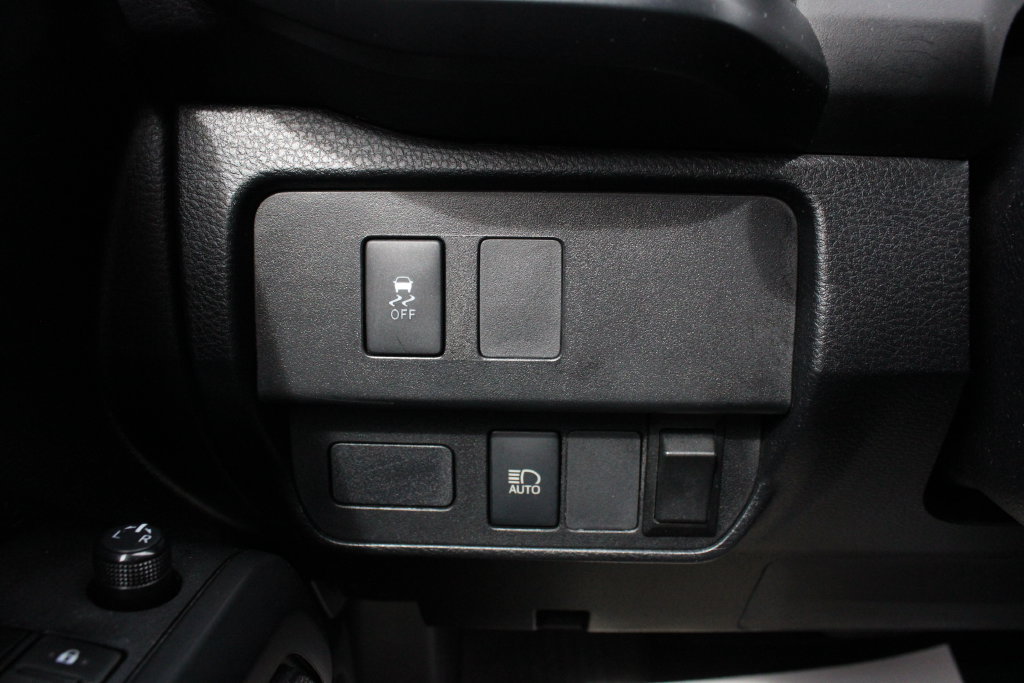 Used 2020 Toyota Tacoma SR AWD/4WD image 9