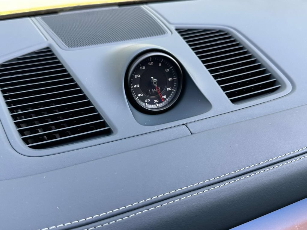 Certified 2022 Porsche Cayenne Turbo AWD/4WD image 24