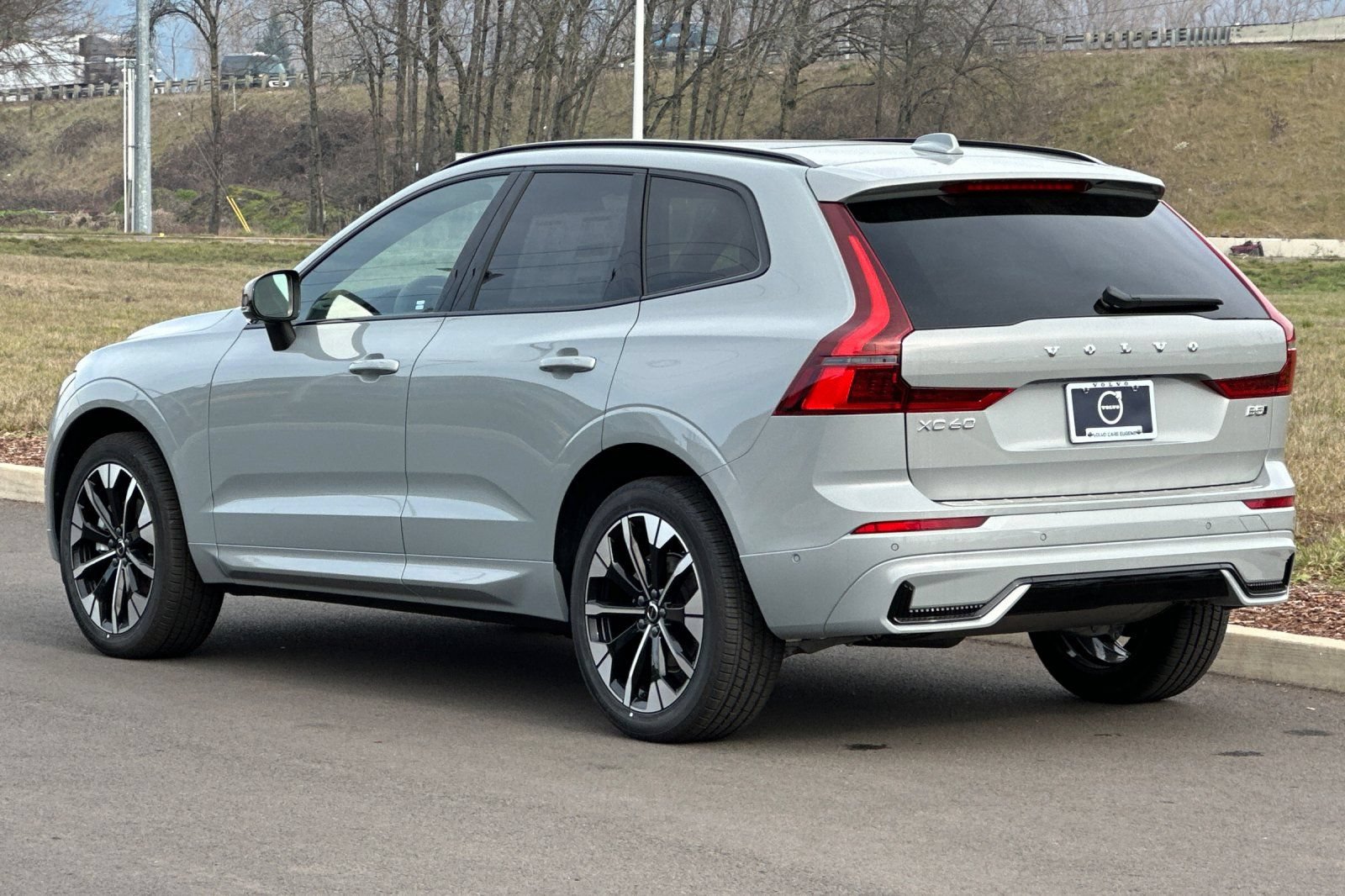 Used 2026 Volvo XC60 B5 Plus w/ Protection Package Premier AWD/4WD image 5