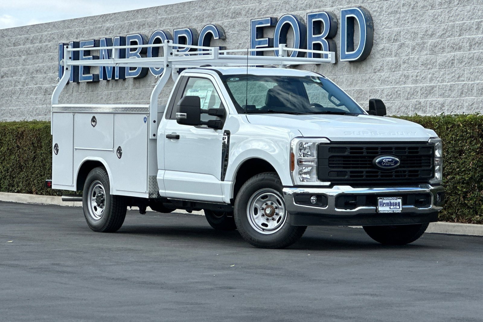 New 2026 Ford F250 XL w/ XL Chrome Package image 2