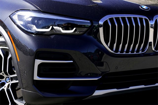 Used 2023 BMW X5 xDrive40i w/ Luxury Seating Package image 3