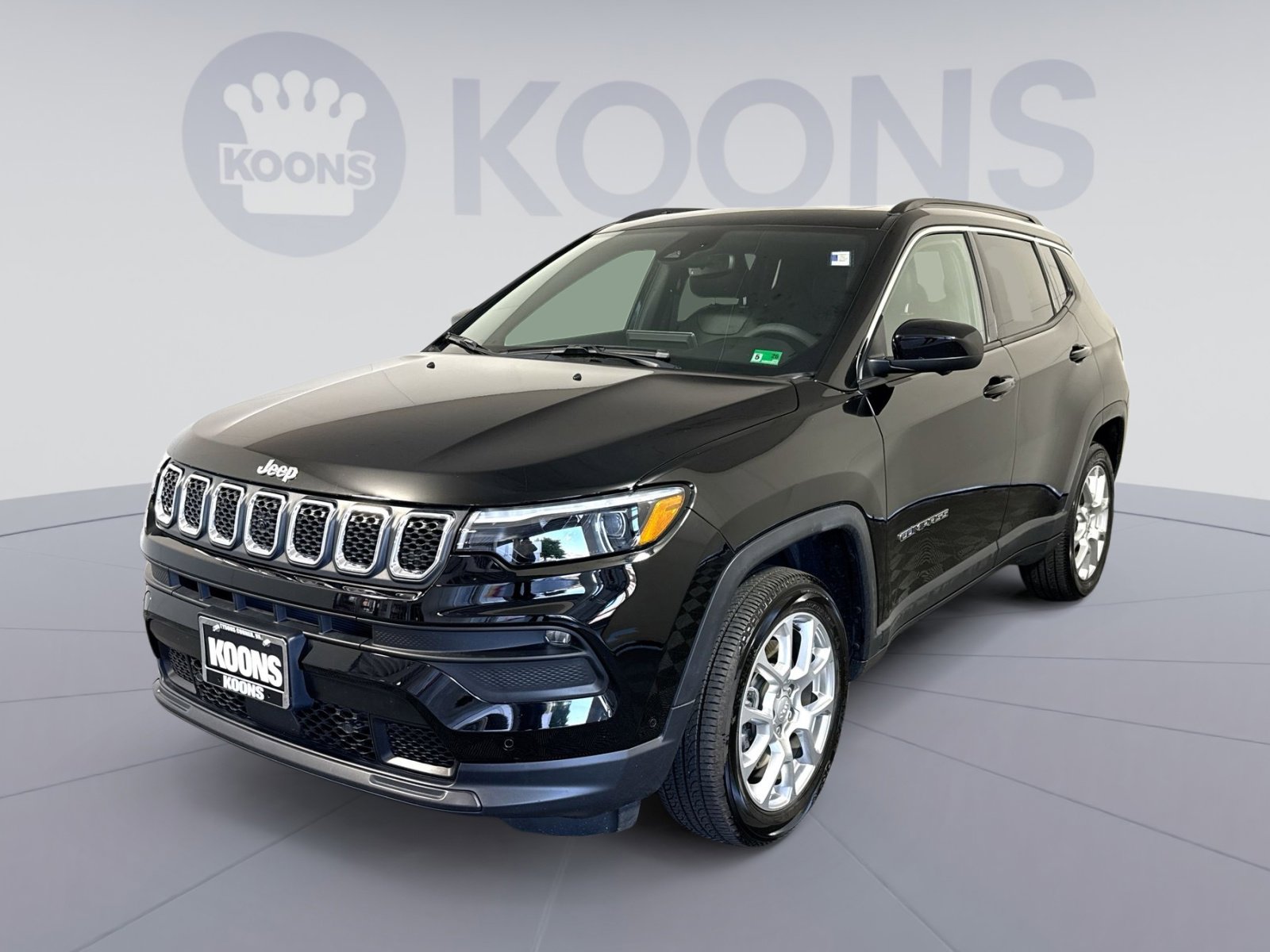 Used 2023 Jeep Compass Latitude w/ Sun and Sound Group image 1