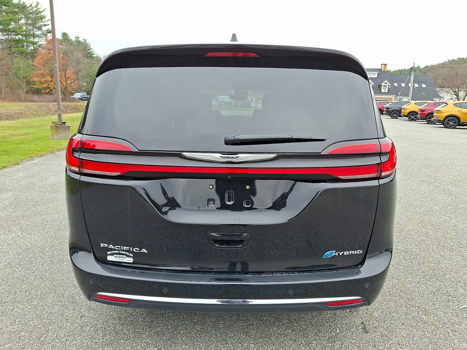 Used 2024 Chrysler Pacifica Select image 9