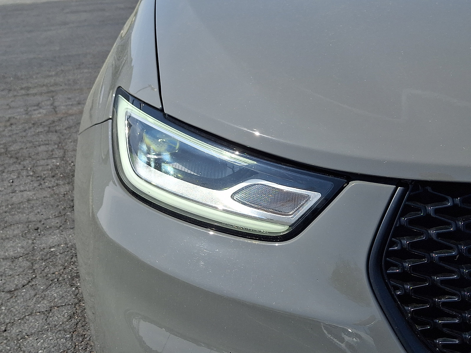 Used 2025 Chrysler Pacifica Limited FWD image 10