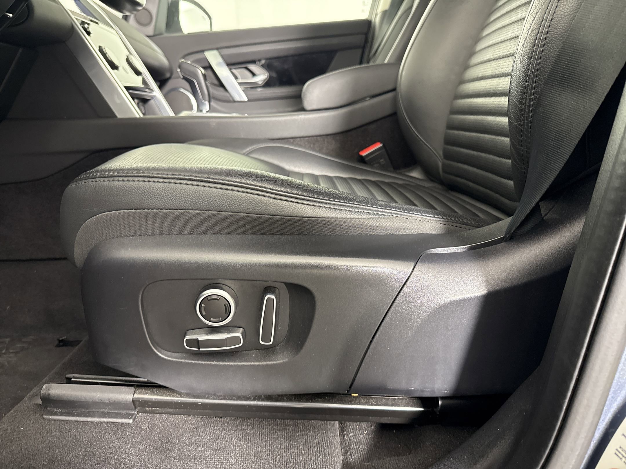 Used 2022 Land Rover Discovery Sport S image 12