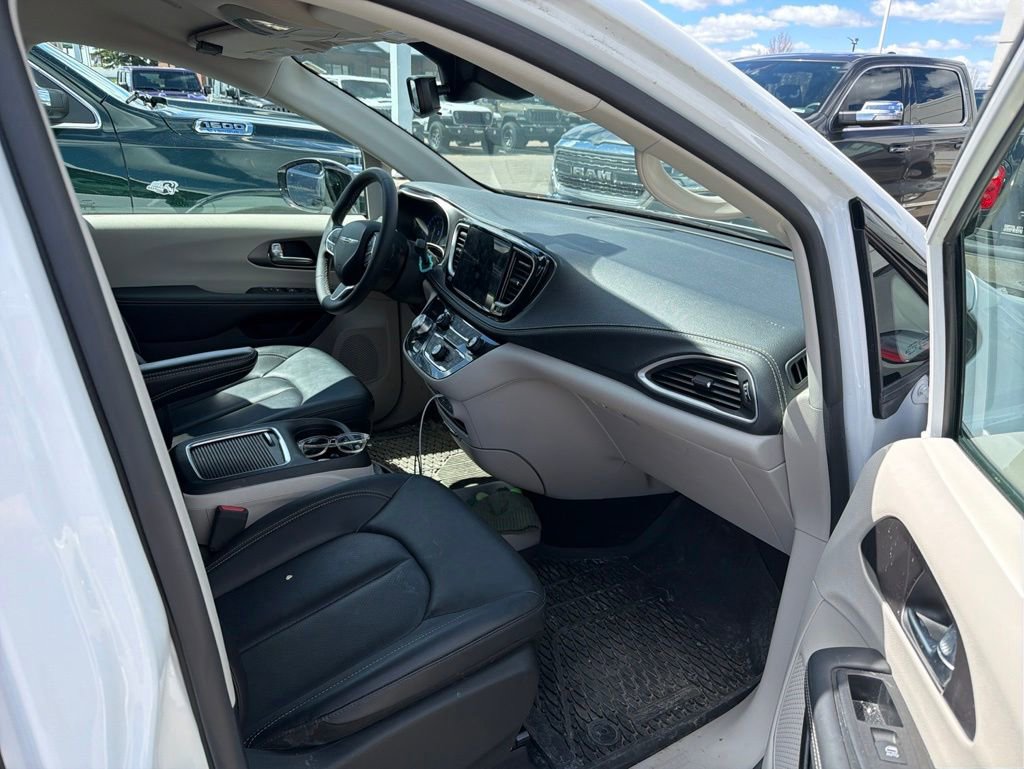 Used 2024 Chrysler Pacifica Touring-L w/ Road Tripper Package FWD image 25