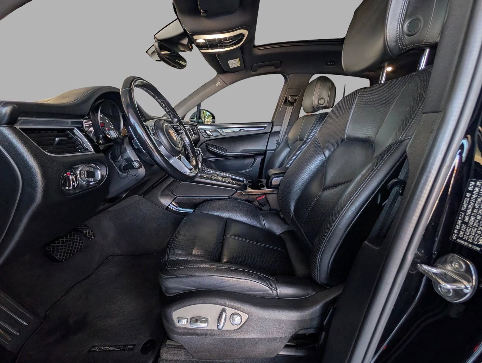 Used 2018 Porsche Macan Sport Edition w/ Premium Package Plus AWD/4WD image 20