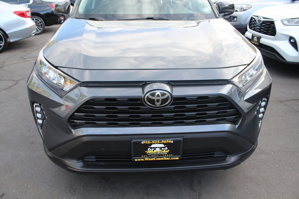 Used 2019 Toyota RAV4 LE w/ Carpet Mat Package FWD image 9