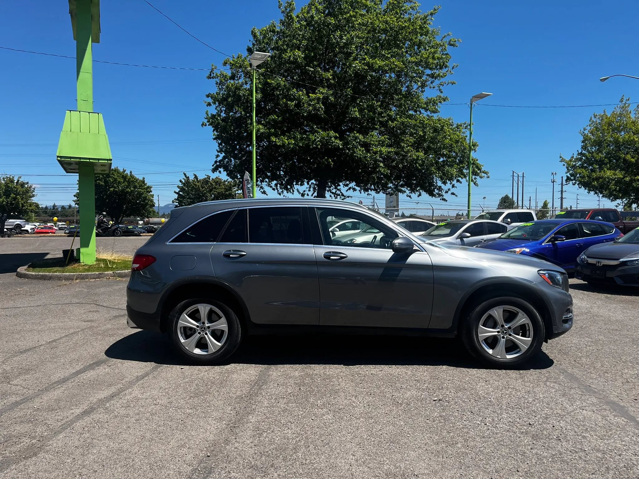 Used 2017 Mercedes-Benz GLC 300 4MATIC image 2