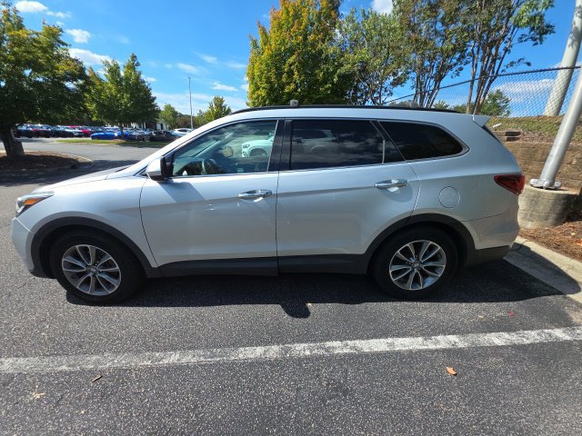 Used 2017 Hyundai Santa Fe SE FWD image 9