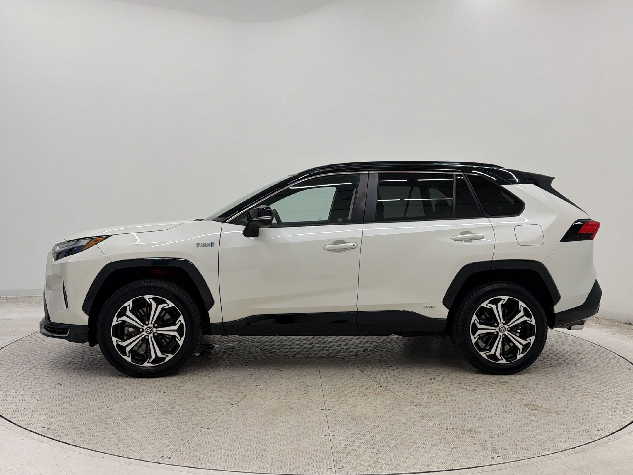 Used 2022 Toyota RAV4 XSE w/ Weather Package AWD/4WD image 2