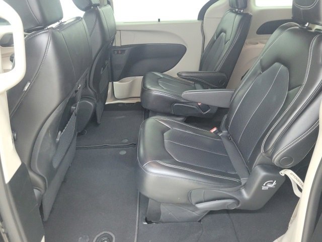 Used 2023 Chrysler Pacifica Touring-L image 20