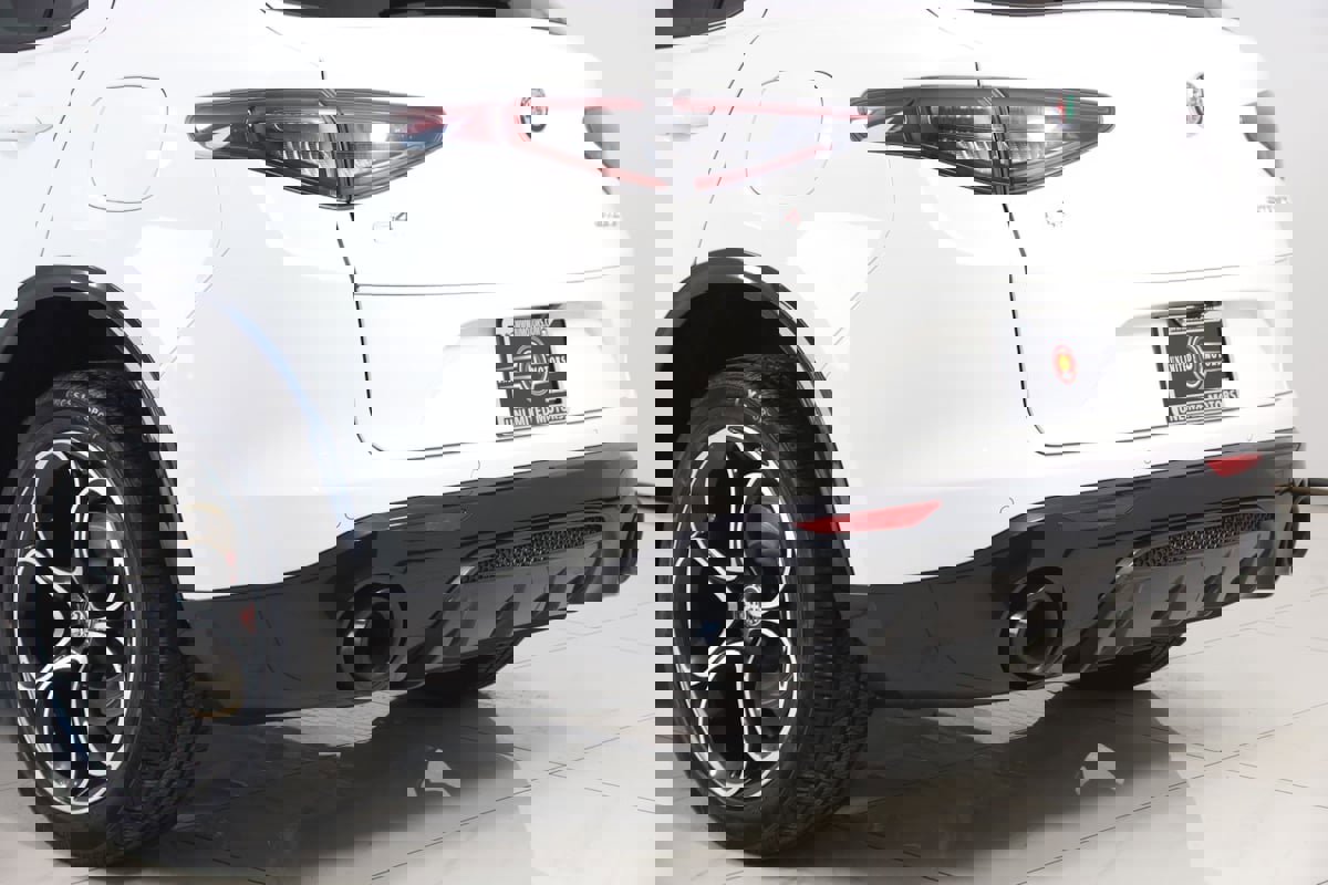 Used 2024 Alfa Romeo Stelvio Veloce image 37