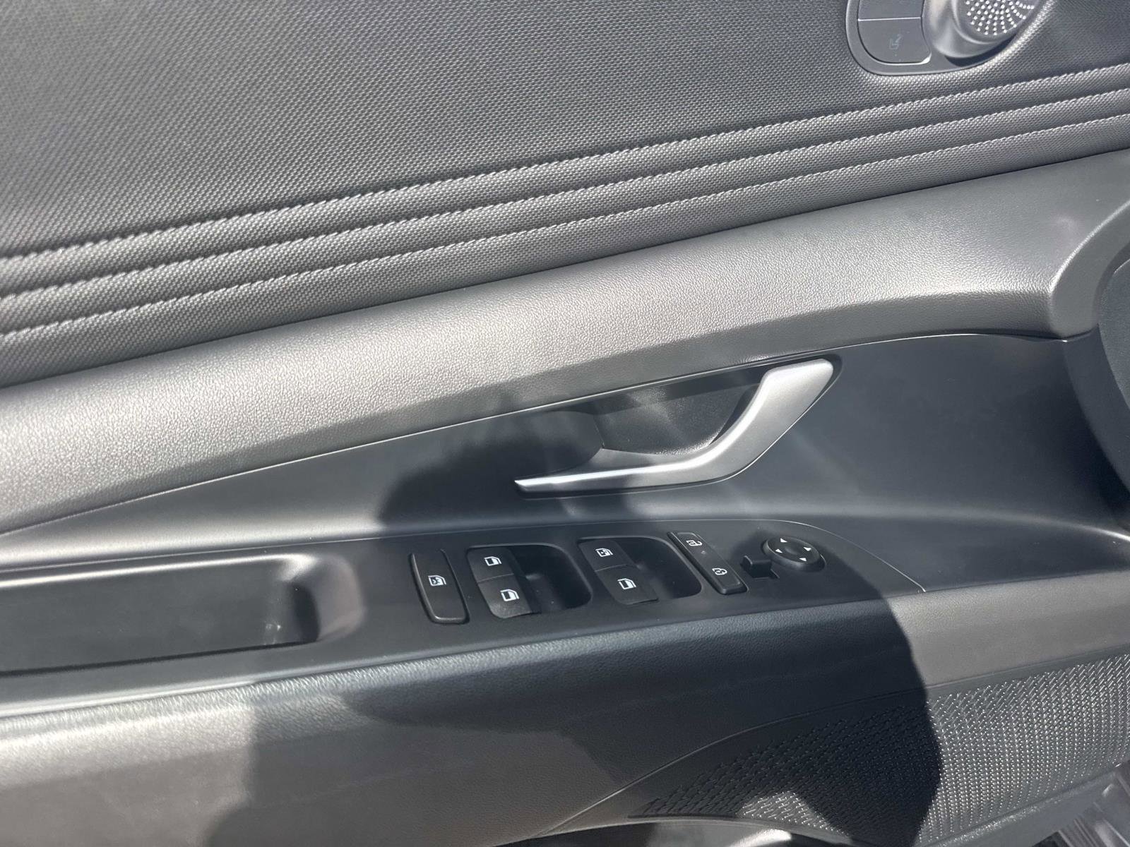 Used 2024 Hyundai Elantra Limited image 16