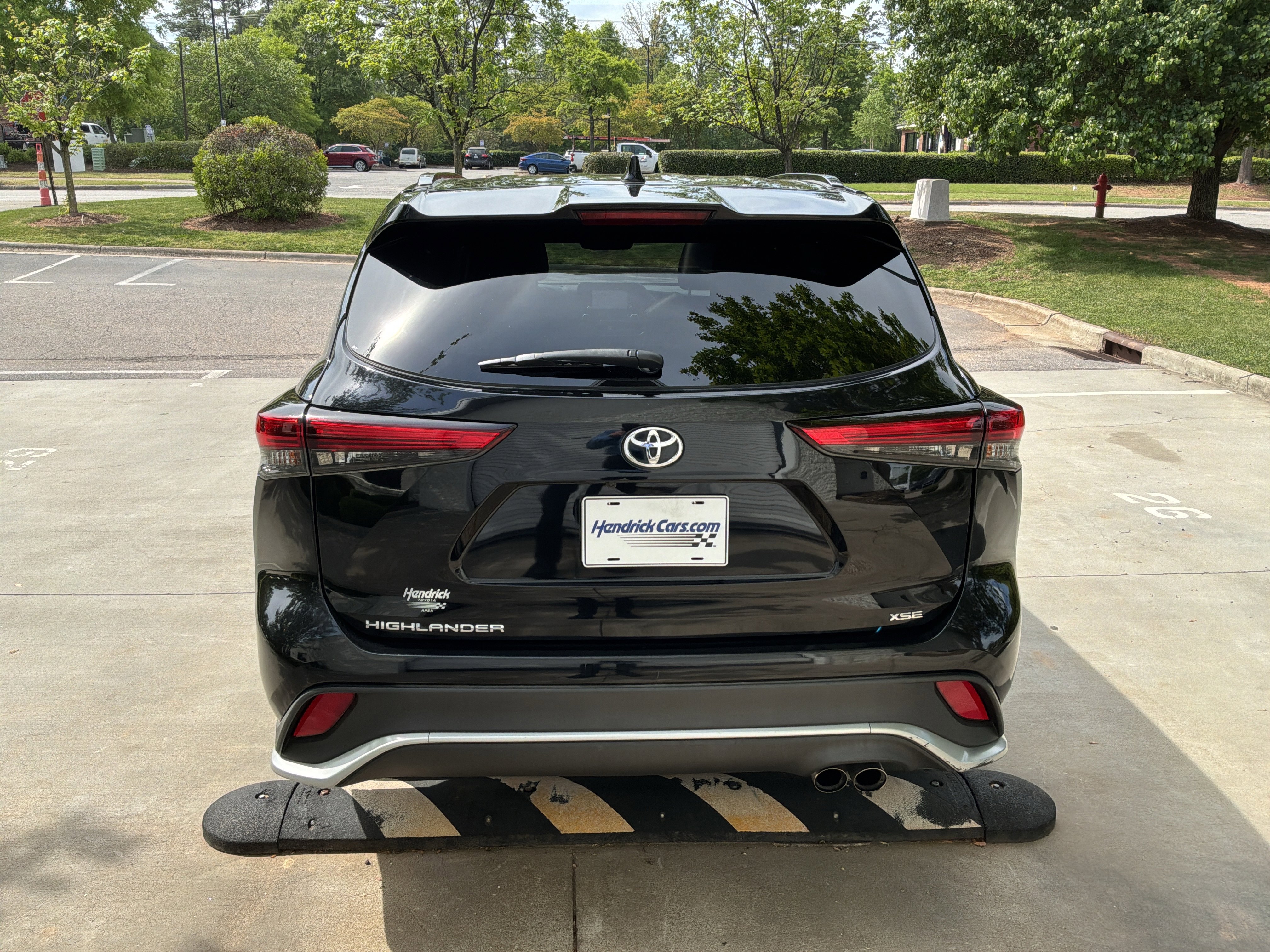 Used 2022 Toyota Highlander XSE FWD image 9