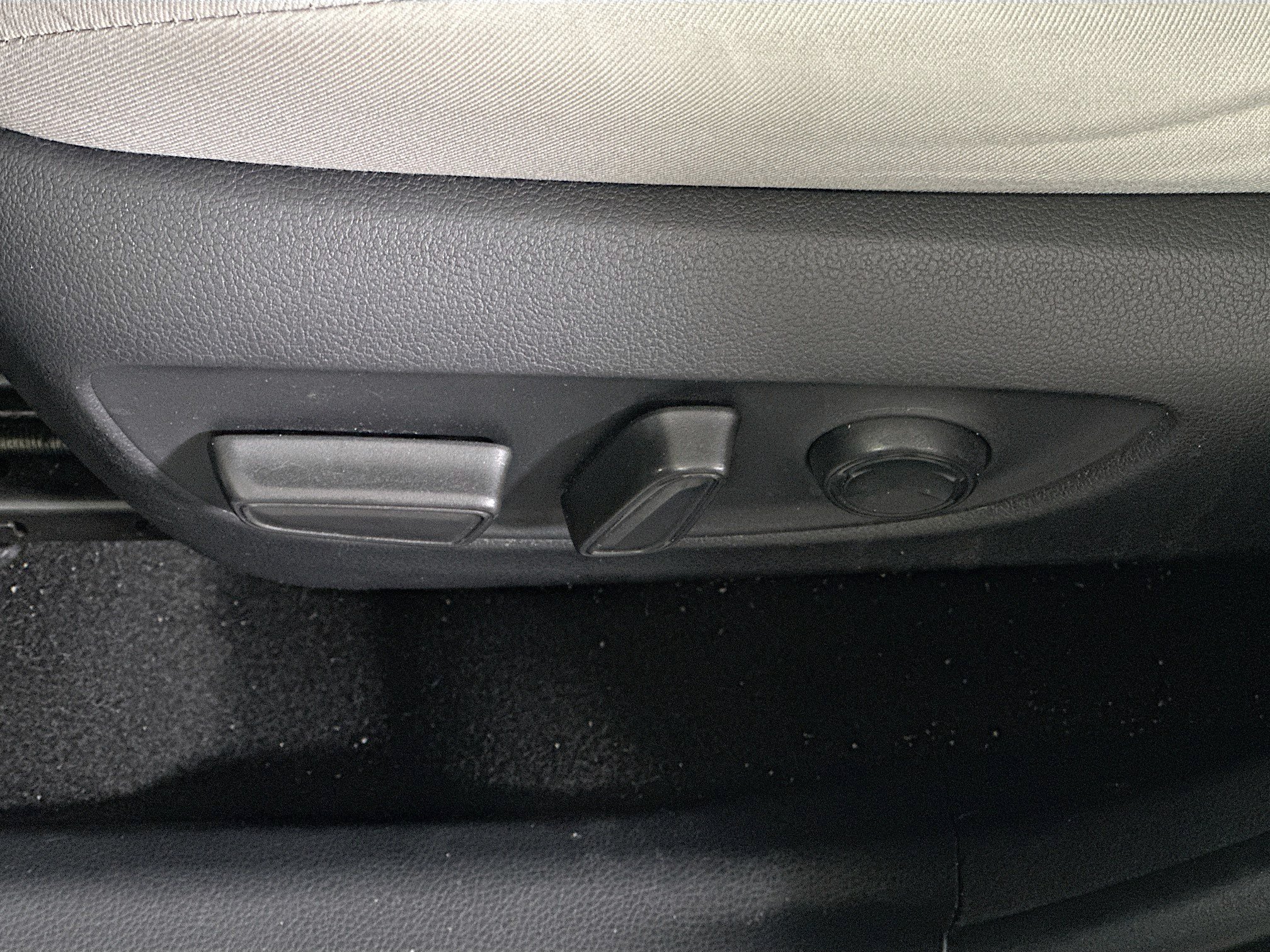 Used 2019 Toyota RAV4 XLE w/ Convenience Package FWD image 13