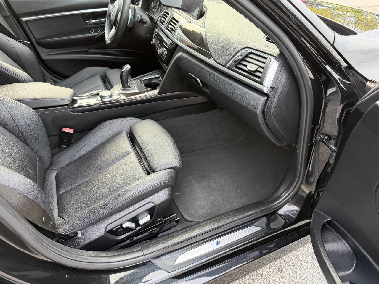 Used 2018 BMW 330i xDrive Sedan AWD/4WD image 17