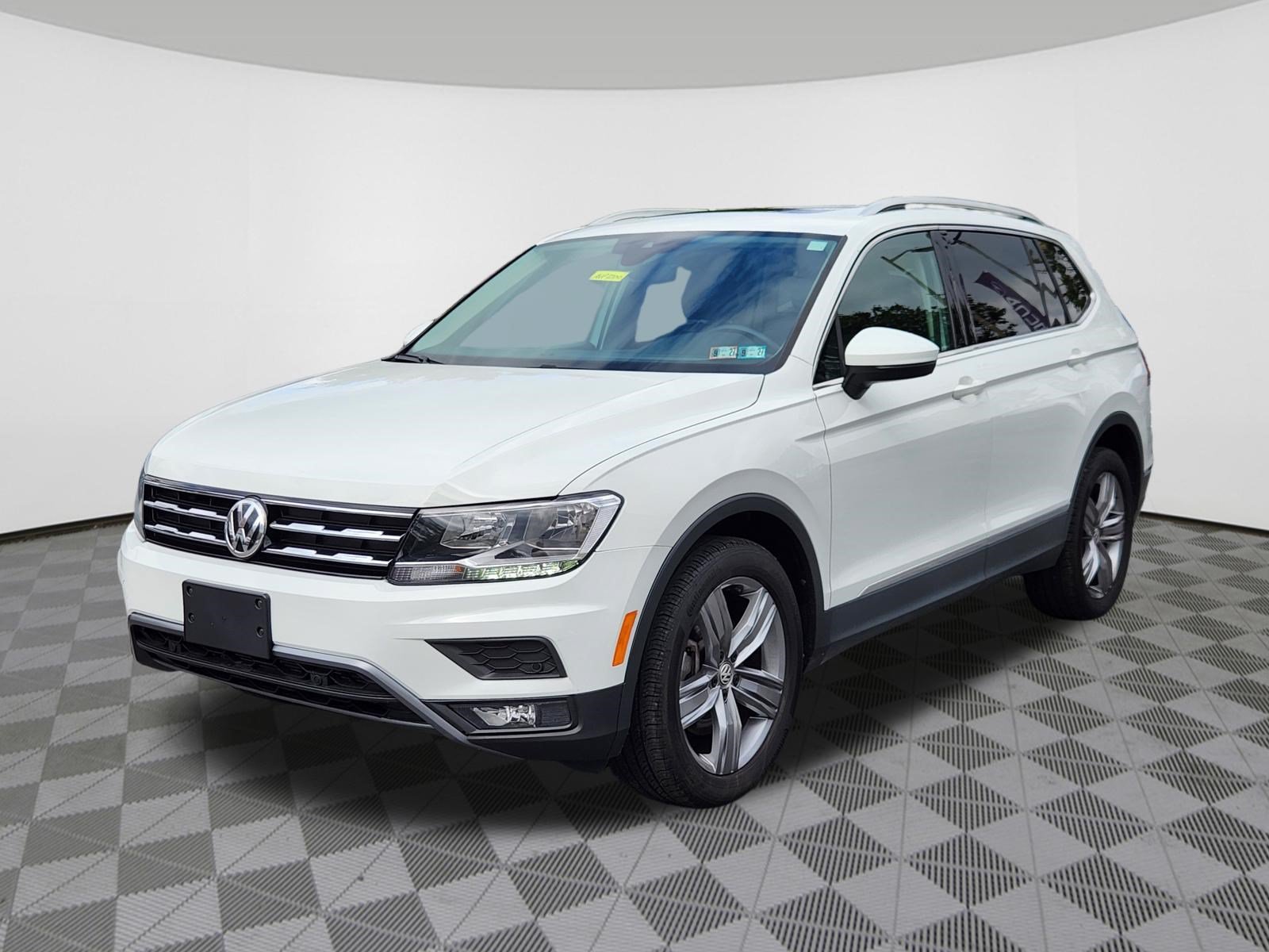 Used 2021 Volkswagen Tiguan SEL AWD/4WD image 2
