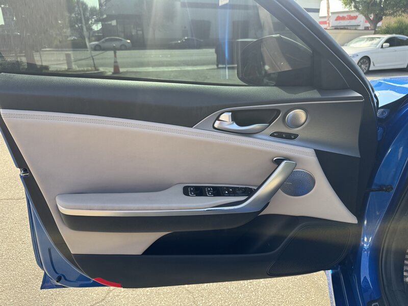 Used 2018 Kia Stinger GT2 AWD/4WD image 17
