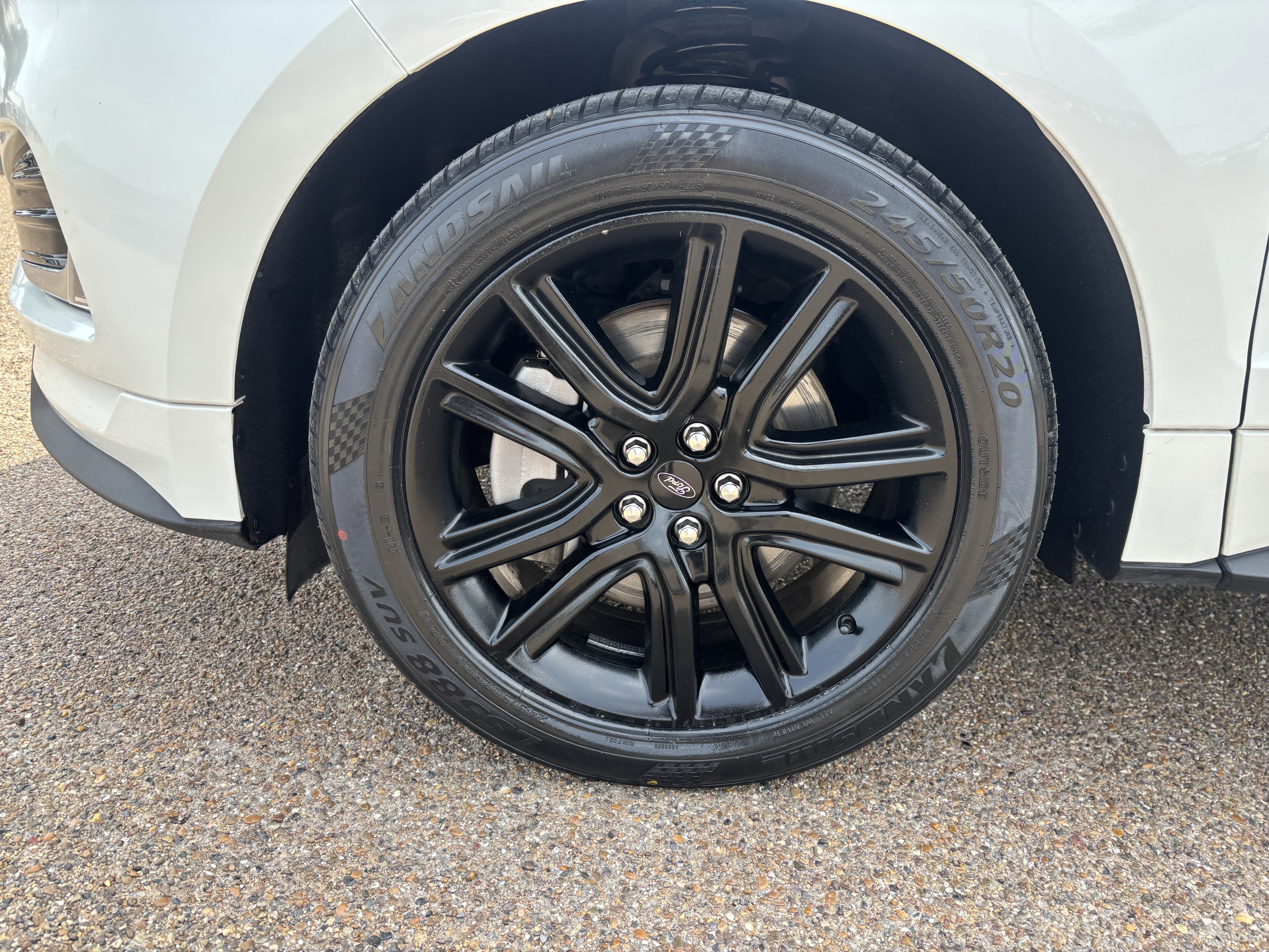 Certified 2024 Ford Edge ST-Line image 8