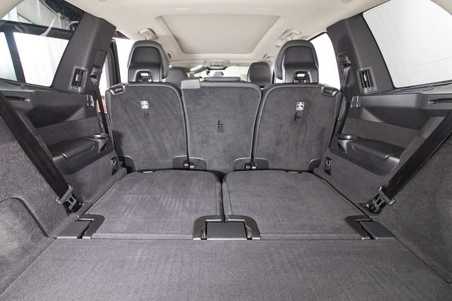 Certified 2025 Volvo XC90 B6 Plus w/ Protection Package Premier AWD/4WD image 28
