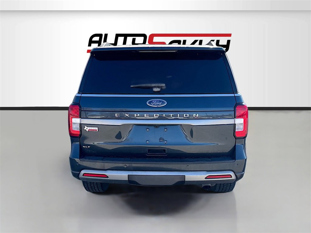 Used 2023 Ford Expedition XLT image 6