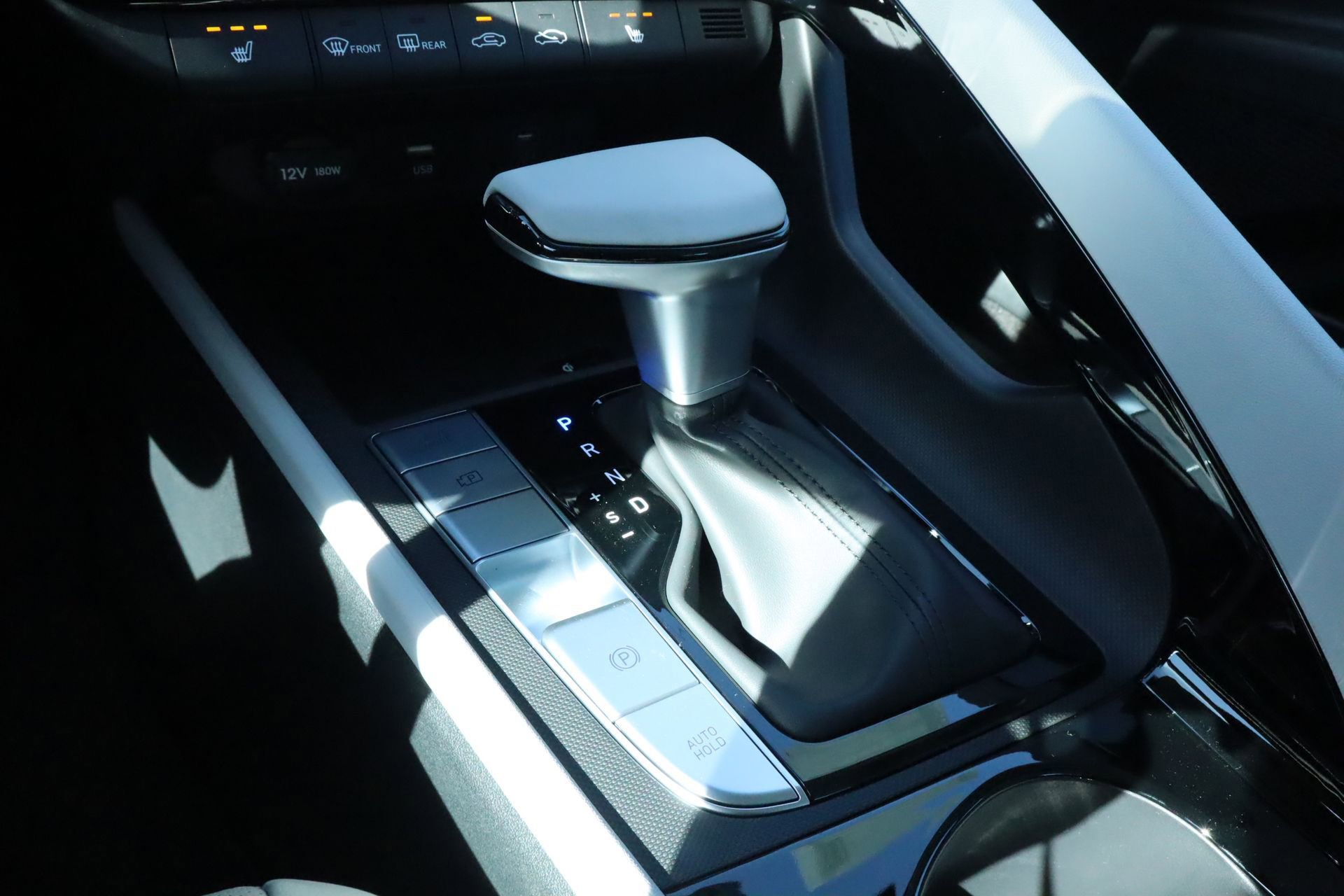 New 2025 Hyundai Elantra Limited image 16