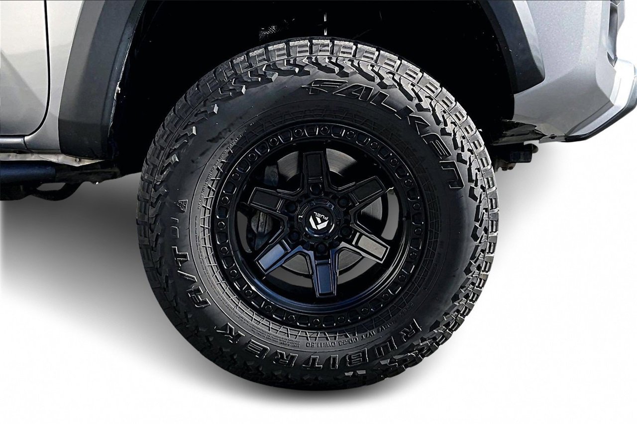 Used 2019 Toyota Tacoma TRD Off-Road w/ Technology Package image 31