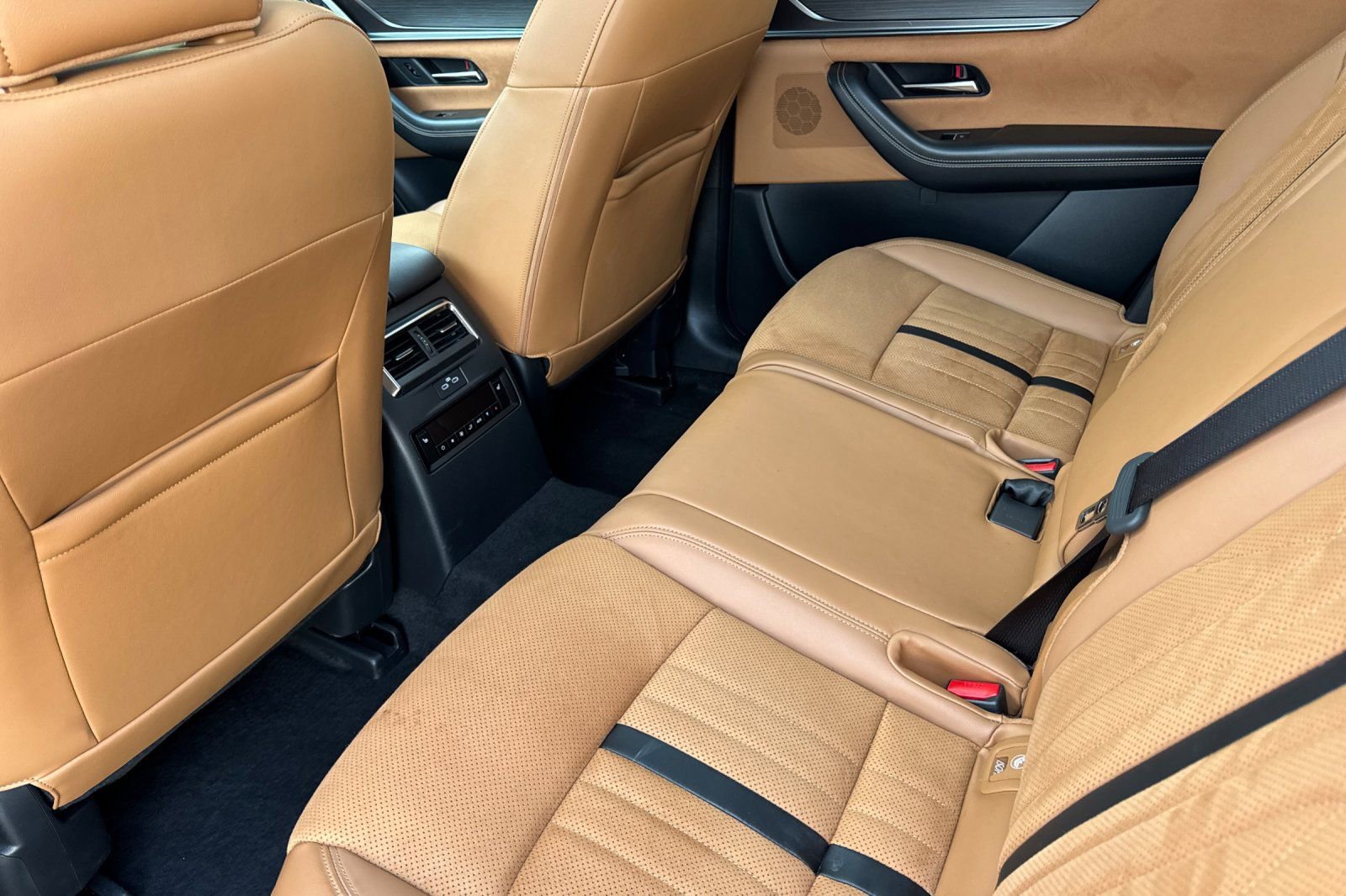 Certified 2025 MAZDA CX-70 3.3 Turbo S w/ Premium Plus image 12