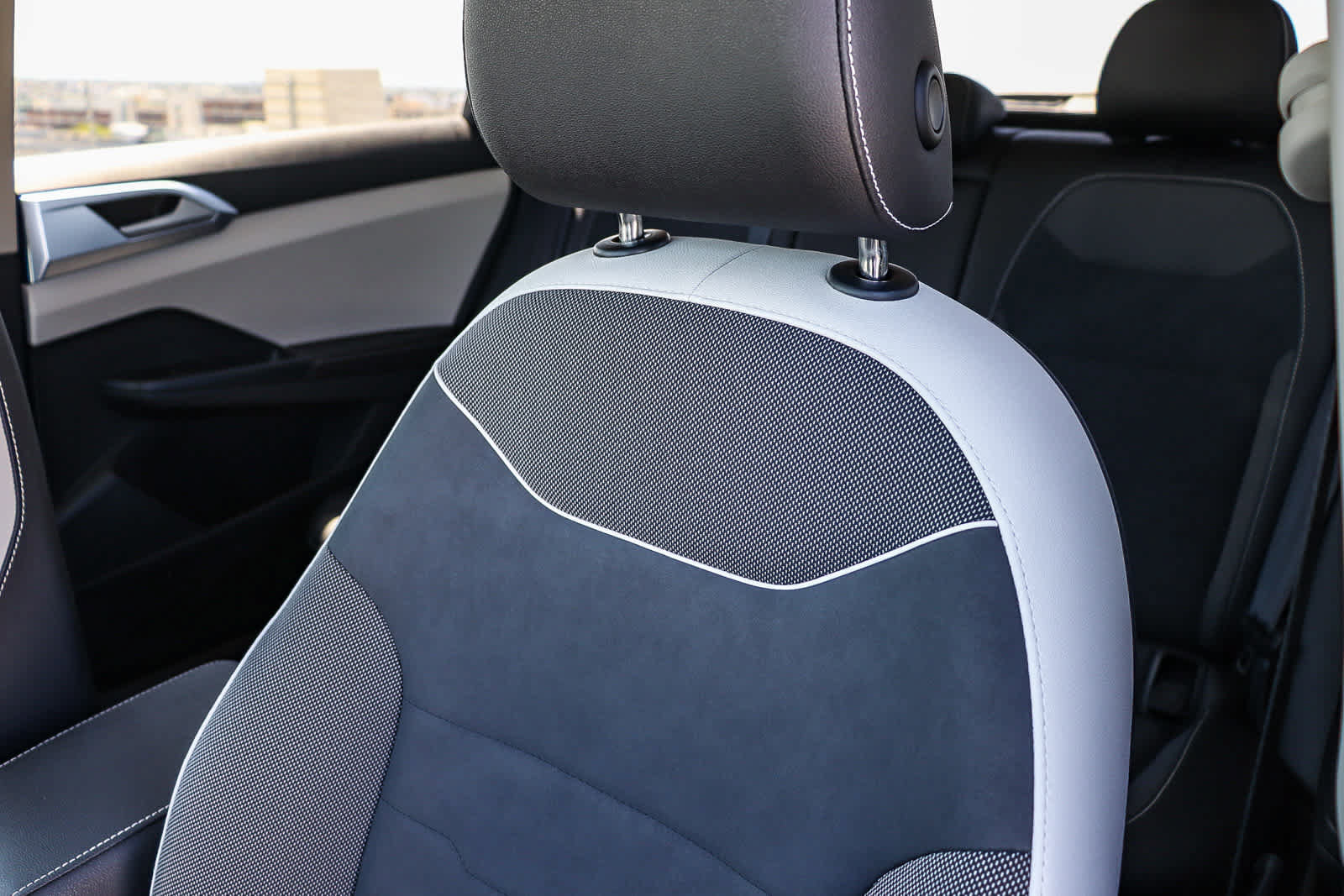 New 2025 Volkswagen Taos SE FWD image 27