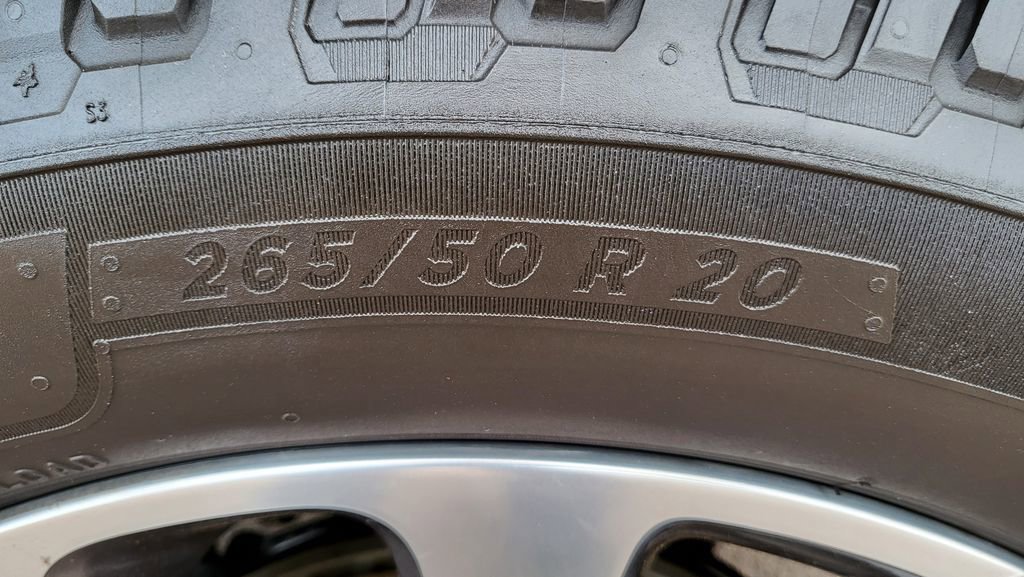 Used 2018 Jeep Grand Cherokee Overland image 16