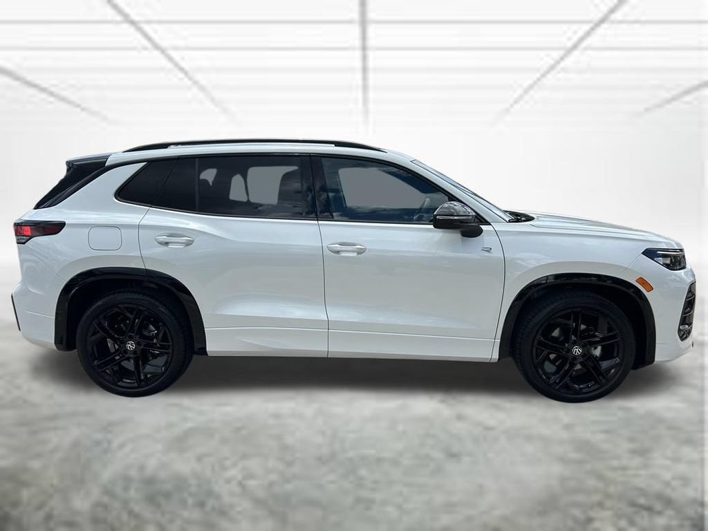 New 2026 Volkswagen Tiguan SE R-Line FWD image 6
