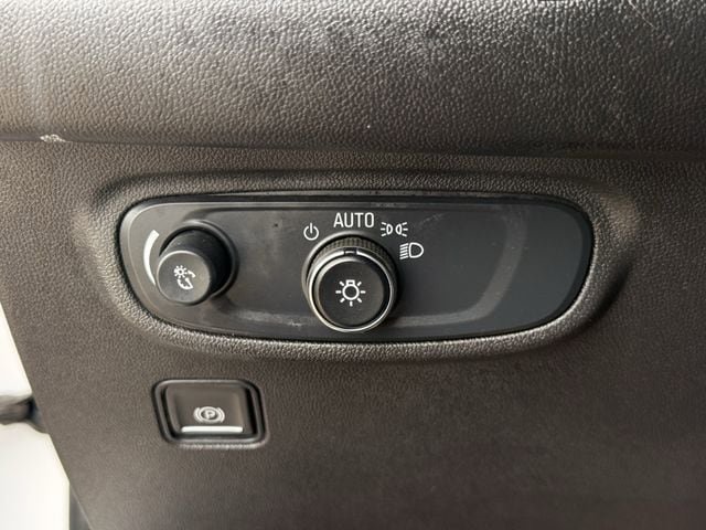 Used 2024 GMC Terrain SLE AWD/4WD image 25