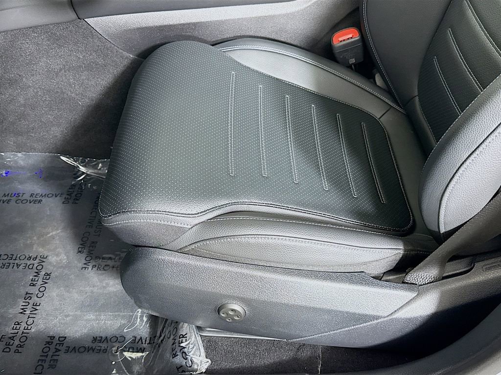 Used 2024 Mercedes-Benz GLC 300 4MATIC w/ AMG Line image 19