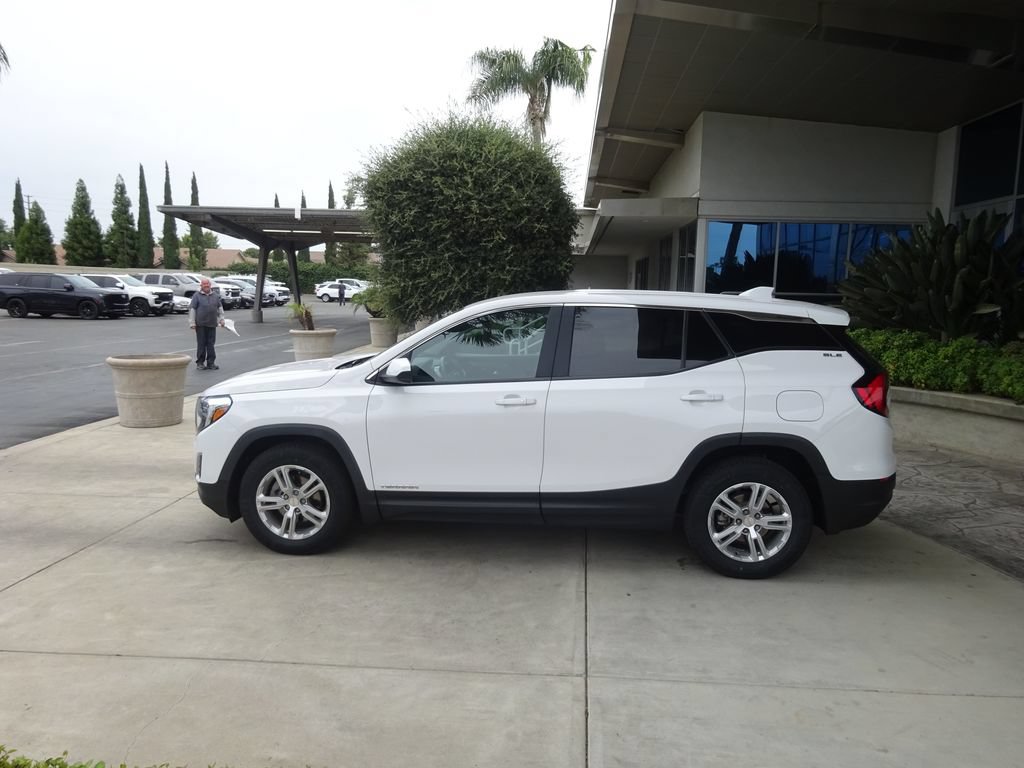 Used 2021 GMC Terrain SLE w/ LPO, Floor Liner Package FWD image 4