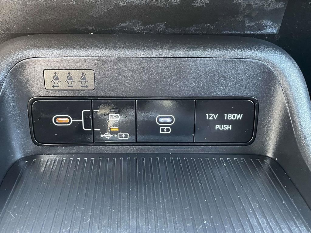 Used 2025 Hyundai Kona SEL FWD image 34