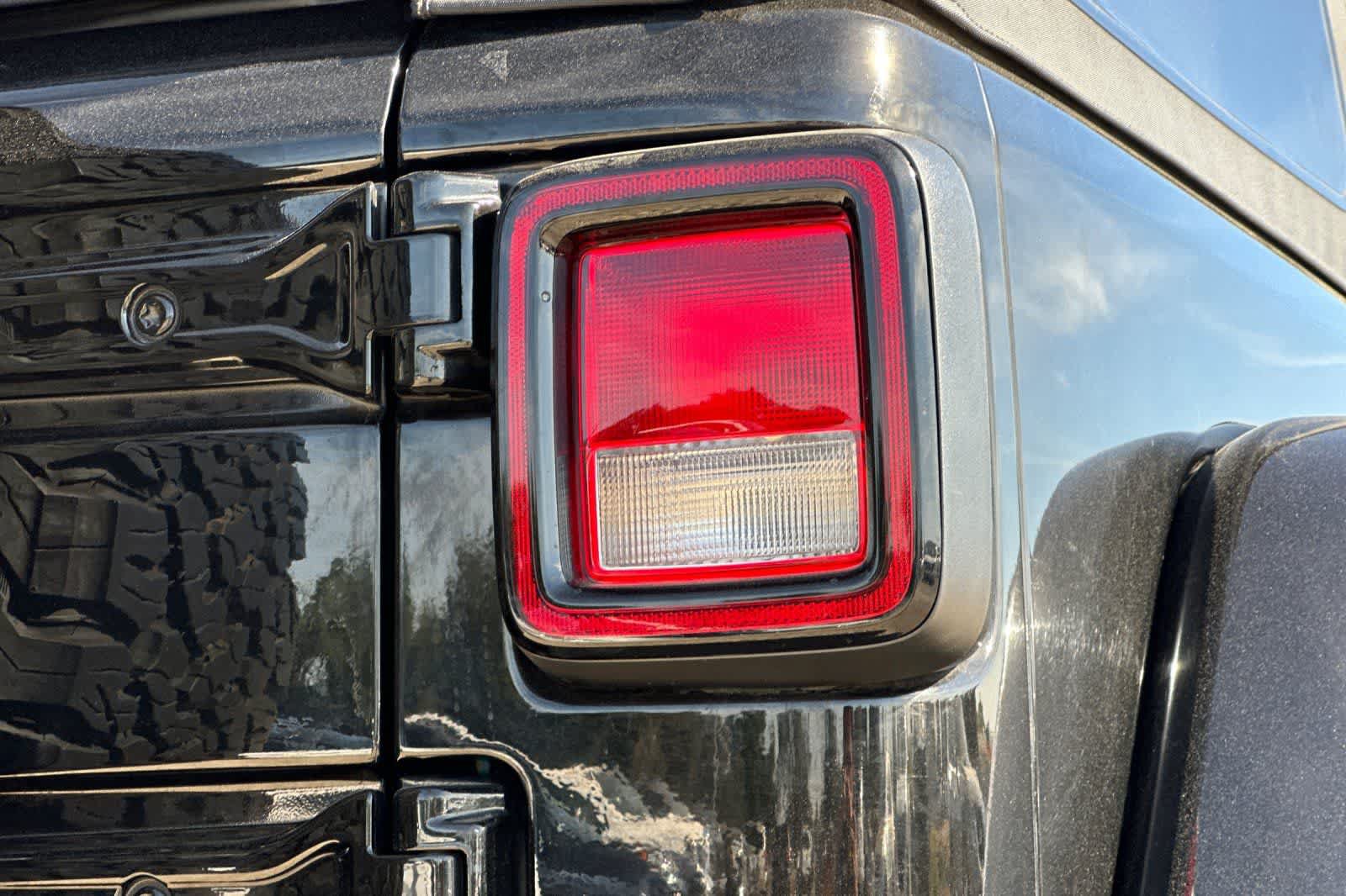 Used 2019 Jeep Wrangler Unlimited Rubicon AWD/4WD image 36